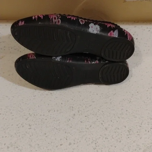 CROCS Size 7 Women Shoes - Picture 5 of 7